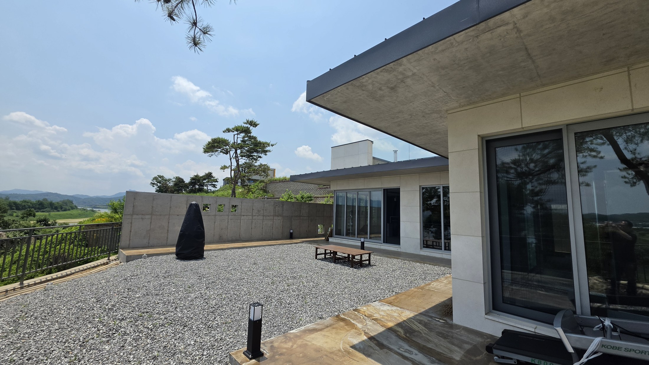From courtyard to landscape